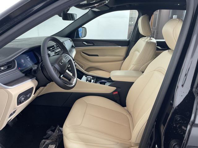 new 2025 Jeep Grand Cherokee car, priced at $42,418