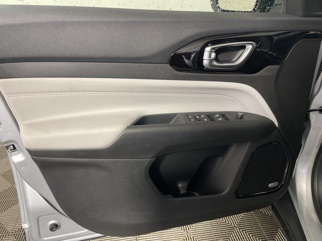 new 2025 Jeep Compass car, priced at $33,995