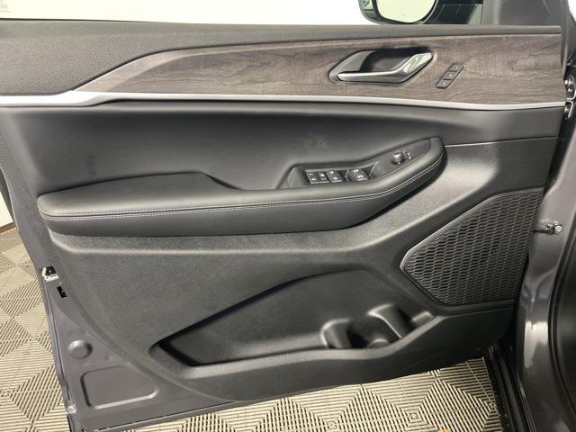 new 2025 Jeep Grand Cherokee car, priced at $43,622