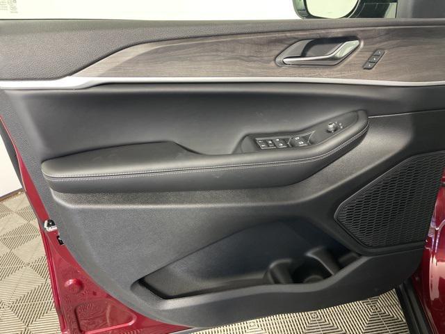 new 2025 Jeep Grand Cherokee car, priced at $45,522