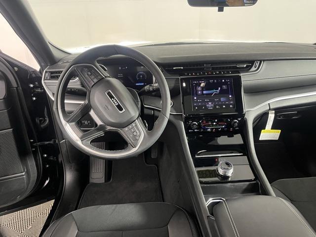 new 2025 Jeep Grand Cherokee car, priced at $40,995