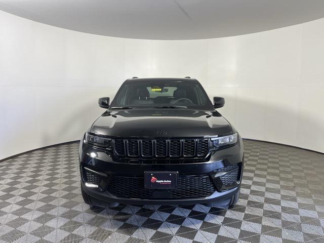 new 2025 Jeep Grand Cherokee car, priced at $40,995
