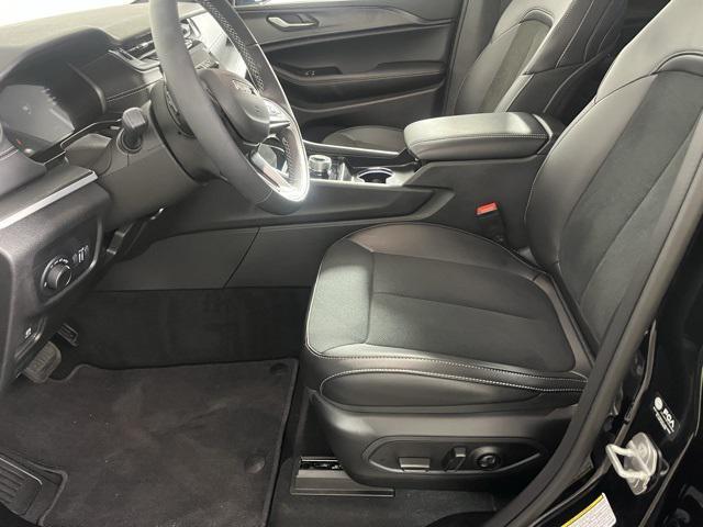 new 2025 Jeep Grand Cherokee car, priced at $40,995