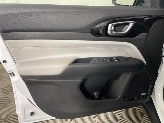 new 2025 Jeep Compass car, priced at $32,995