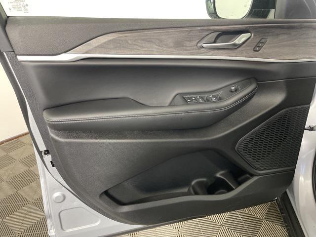 new 2025 Jeep Grand Cherokee car, priced at $46,995