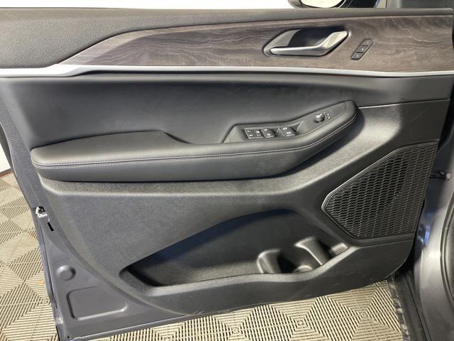 new 2025 Jeep Grand Cherokee car, priced at $37,995