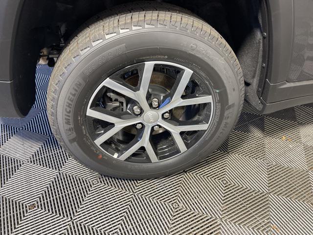 new 2025 Jeep Grand Cherokee car, priced at $37,995