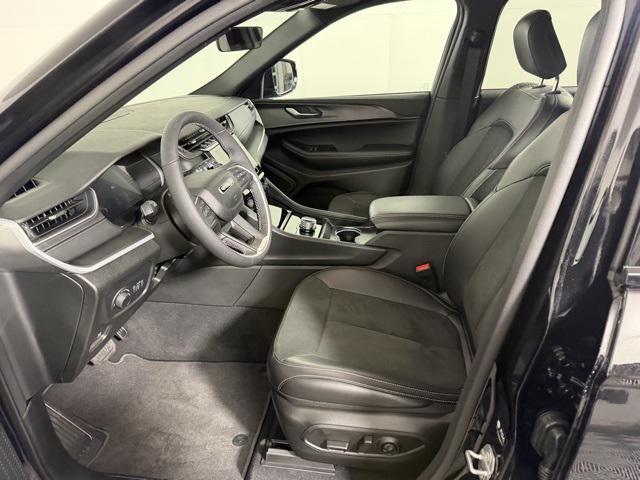 new 2025 Jeep Grand Cherokee car, priced at $43,096