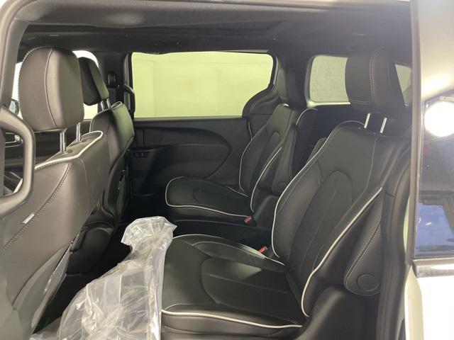 new 2025 Chrysler Pacifica Hybrid car, priced at $53,473