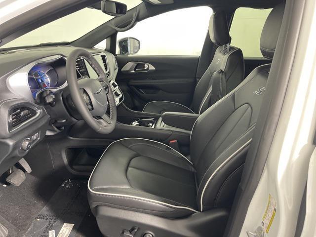 new 2025 Chrysler Pacifica Hybrid car, priced at $53,473
