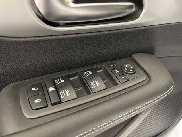 new 2025 Chrysler Pacifica Hybrid car, priced at $53,473