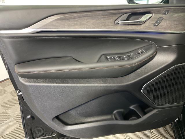 new 2025 Jeep Grand Cherokee car, priced at $59,750