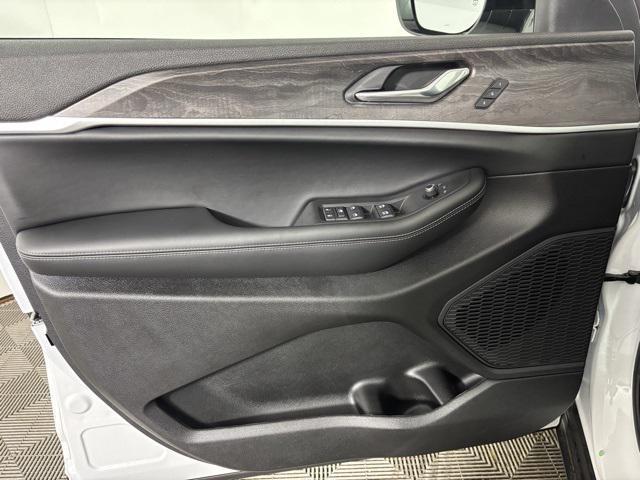 new 2025 Jeep Grand Cherokee car, priced at $46,957