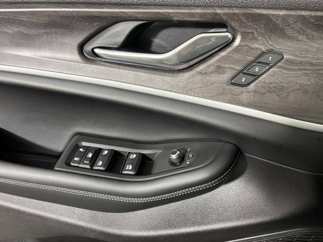 new 2025 Jeep Grand Cherokee car, priced at $46,957