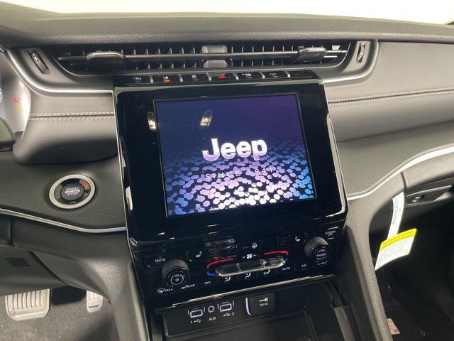 new 2025 Jeep Grand Cherokee car, priced at $39,301