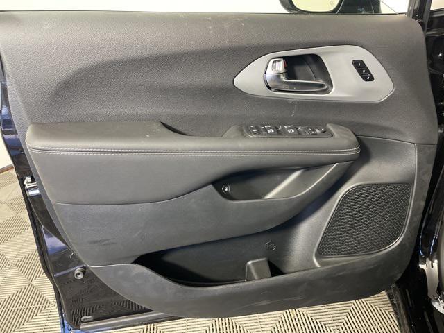 new 2025 Chrysler Pacifica Hybrid car, priced at $53,473