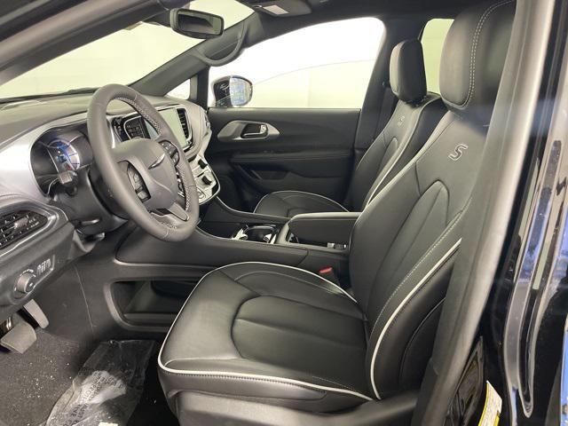 new 2025 Chrysler Pacifica Hybrid car, priced at $53,473