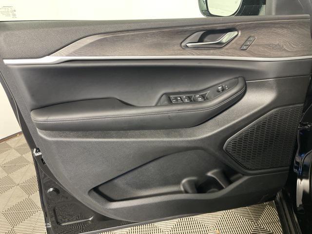 new 2025 Jeep Grand Cherokee car, priced at $50,537