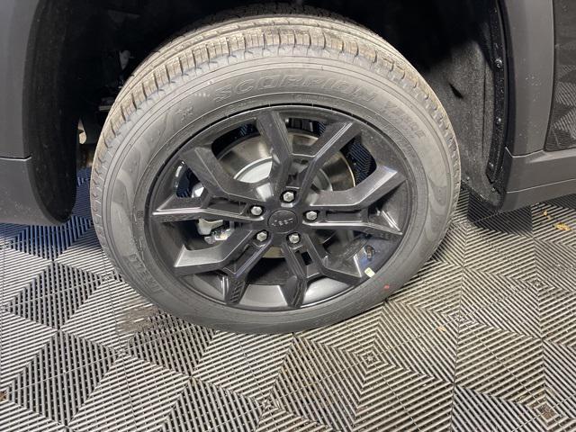 new 2025 Jeep Grand Cherokee car, priced at $50,537