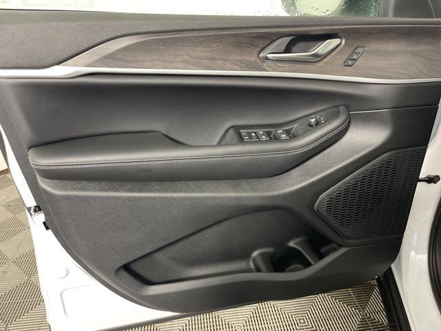 new 2025 Jeep Grand Cherokee car, priced at $45,225