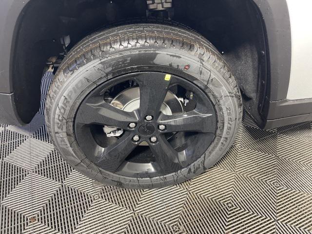 new 2025 Jeep Grand Cherokee car, priced at $45,225