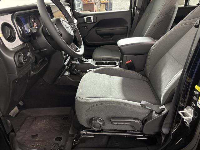 new 2025 Jeep Gladiator car, priced at $48,194