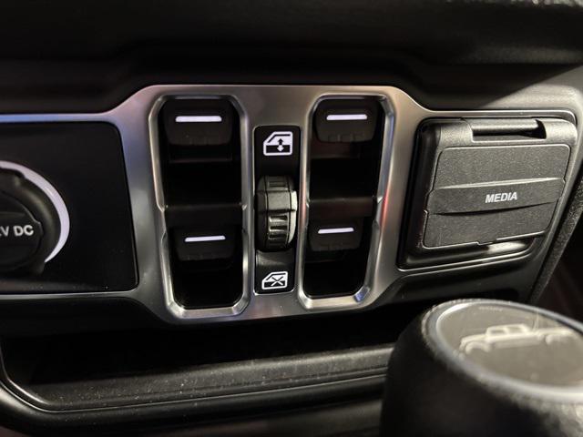 new 2025 Jeep Gladiator car, priced at $48,194