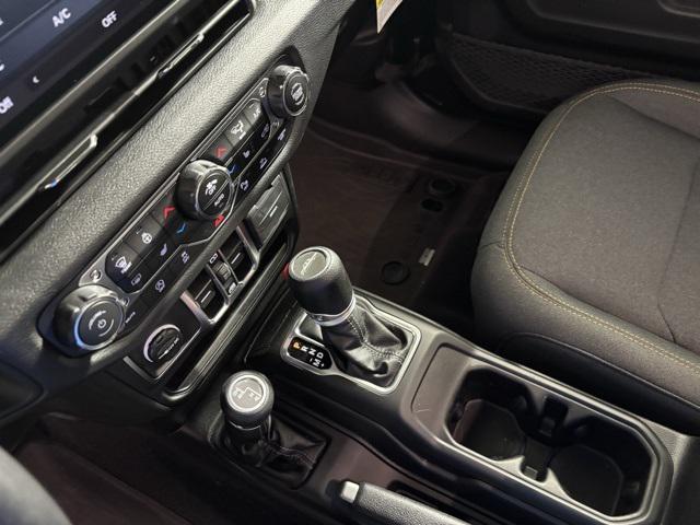 new 2025 Jeep Gladiator car, priced at $48,194