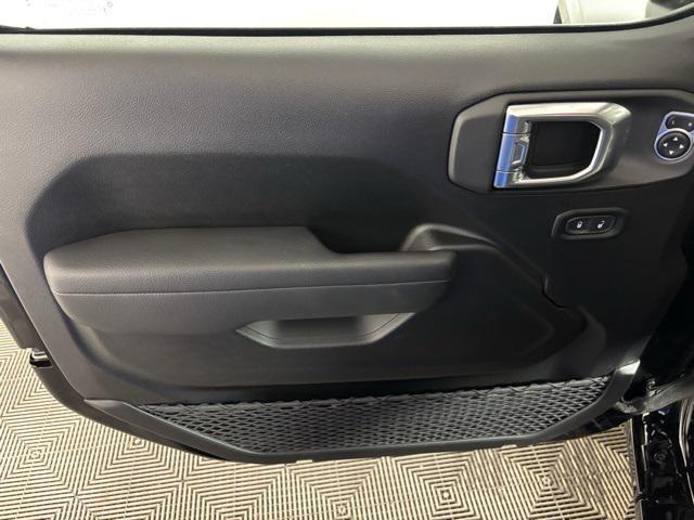 new 2025 Jeep Gladiator car, priced at $48,194