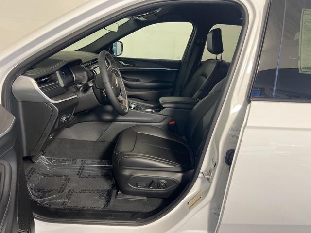 new 2025 Jeep Grand Cherokee car, priced at $40,608