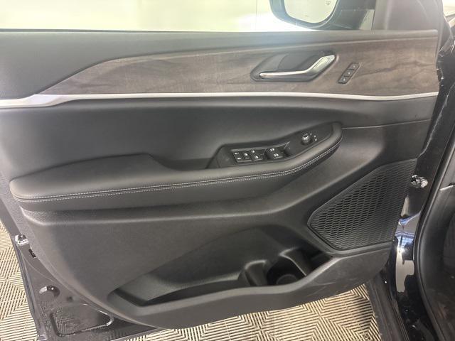 new 2025 Jeep Grand Cherokee car, priced at $49,050