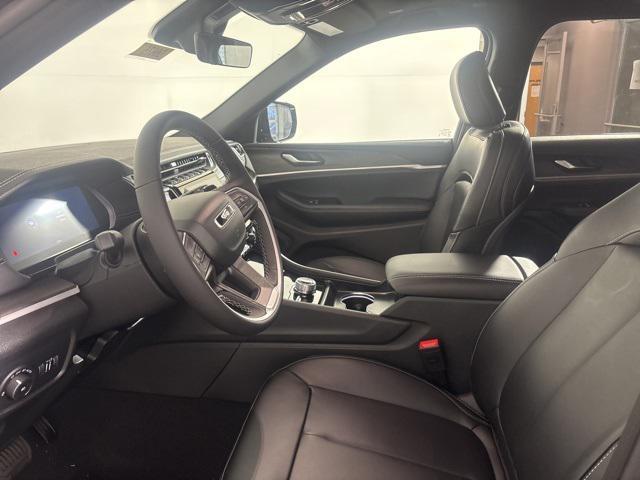 new 2025 Jeep Grand Cherokee car, priced at $49,050