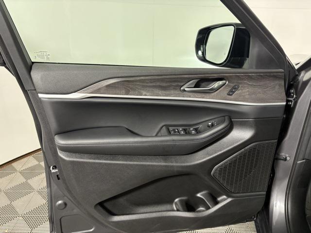 new 2025 Jeep Grand Cherokee car, priced at $44,836