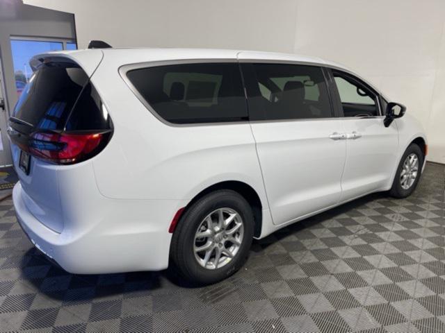 new 2025 Chrysler Pacifica car, priced at $40,995