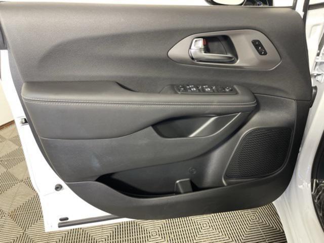new 2025 Chrysler Pacifica car, priced at $40,995