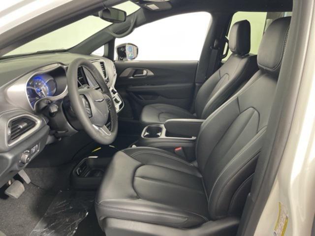 new 2025 Chrysler Pacifica car, priced at $40,995