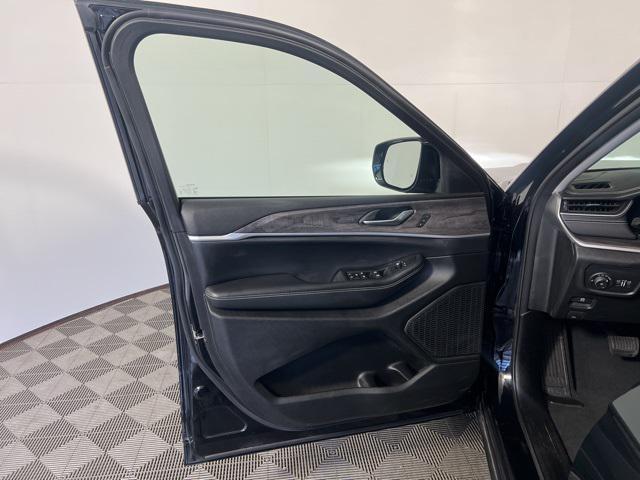 used 2023 Jeep Grand Cherokee car, priced at $32,999