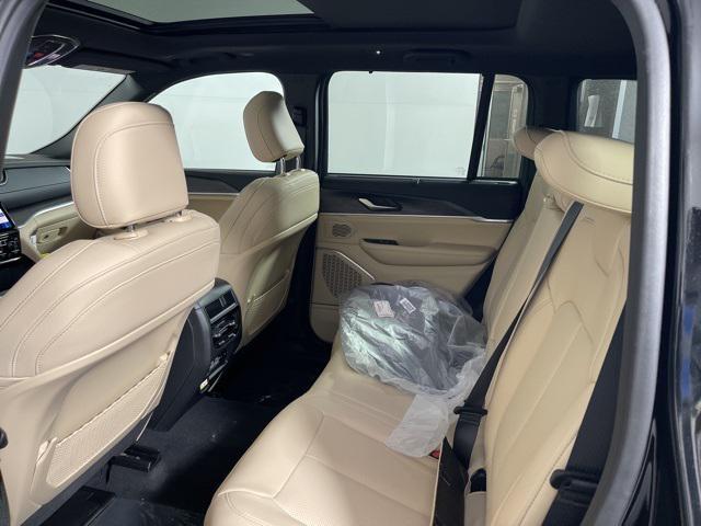 new 2025 Jeep Grand Cherokee car, priced at $50,516