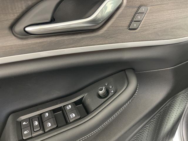 new 2025 Jeep Grand Cherokee car, priced at $44,504