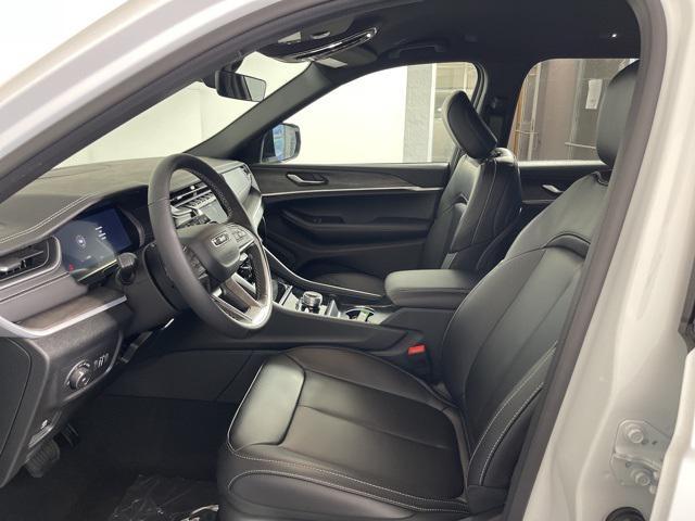 new 2025 Jeep Grand Cherokee car, priced at $44,504