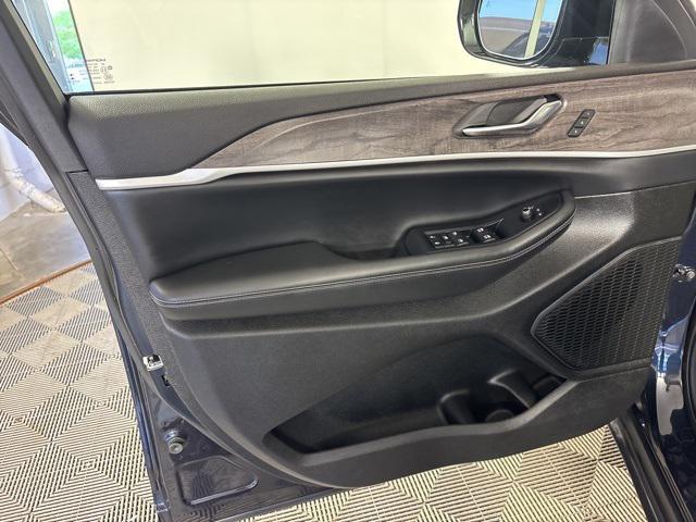 used 2023 Jeep Grand Cherokee car, priced at $34,753