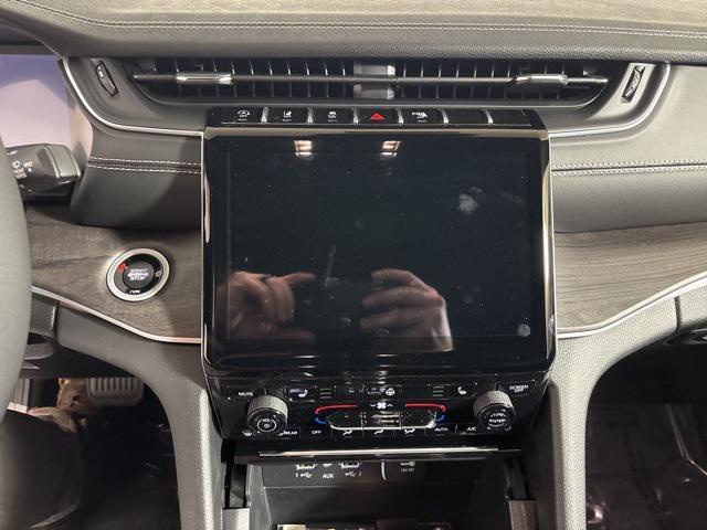 new 2025 Jeep Grand Cherokee car, priced at $39,492