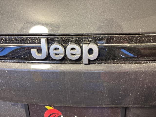 new 2025 Jeep Grand Cherokee car, priced at $39,492