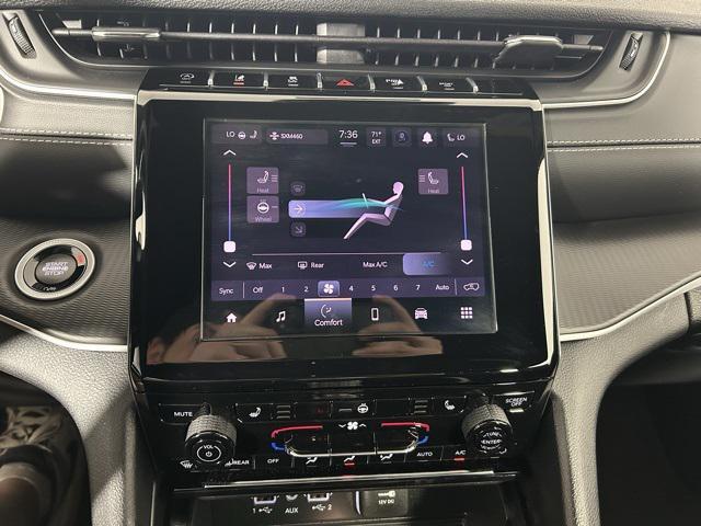new 2025 Jeep Grand Cherokee car, priced at $38,995