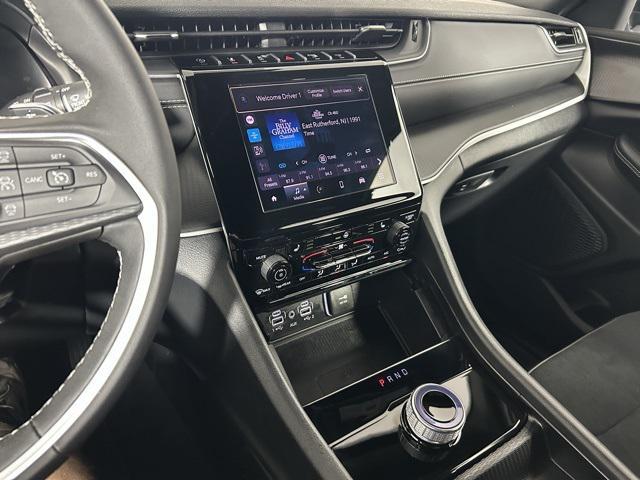 new 2025 Jeep Grand Cherokee car, priced at $38,995