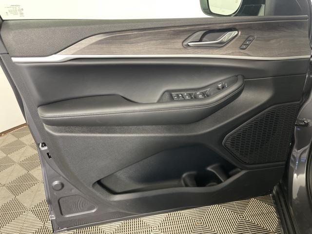 new 2025 Jeep Grand Cherokee car, priced at $44,238