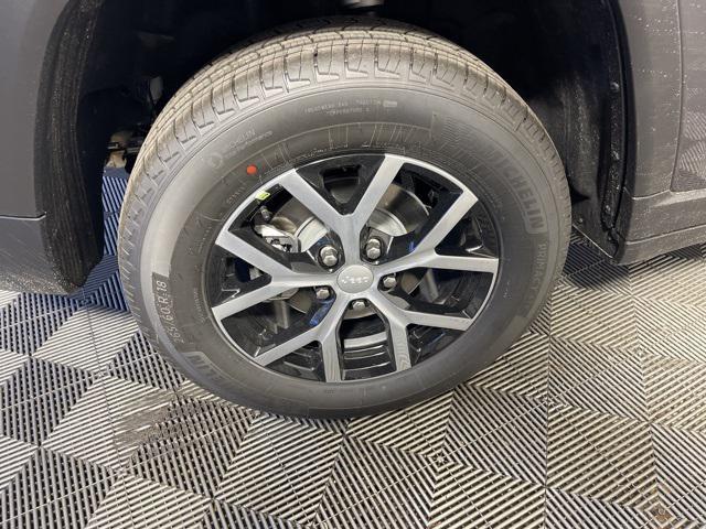 new 2025 Jeep Grand Cherokee car, priced at $44,238