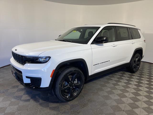 new 2025 Jeep Grand Cherokee car, priced at $41,017