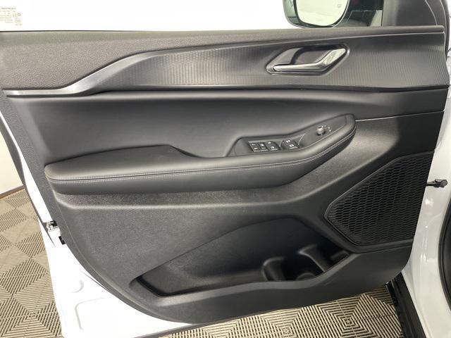 new 2025 Jeep Grand Cherokee car, priced at $41,017