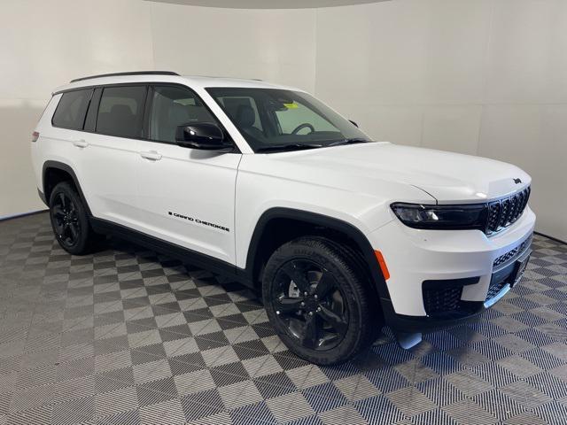 new 2025 Jeep Grand Cherokee car, priced at $45,052